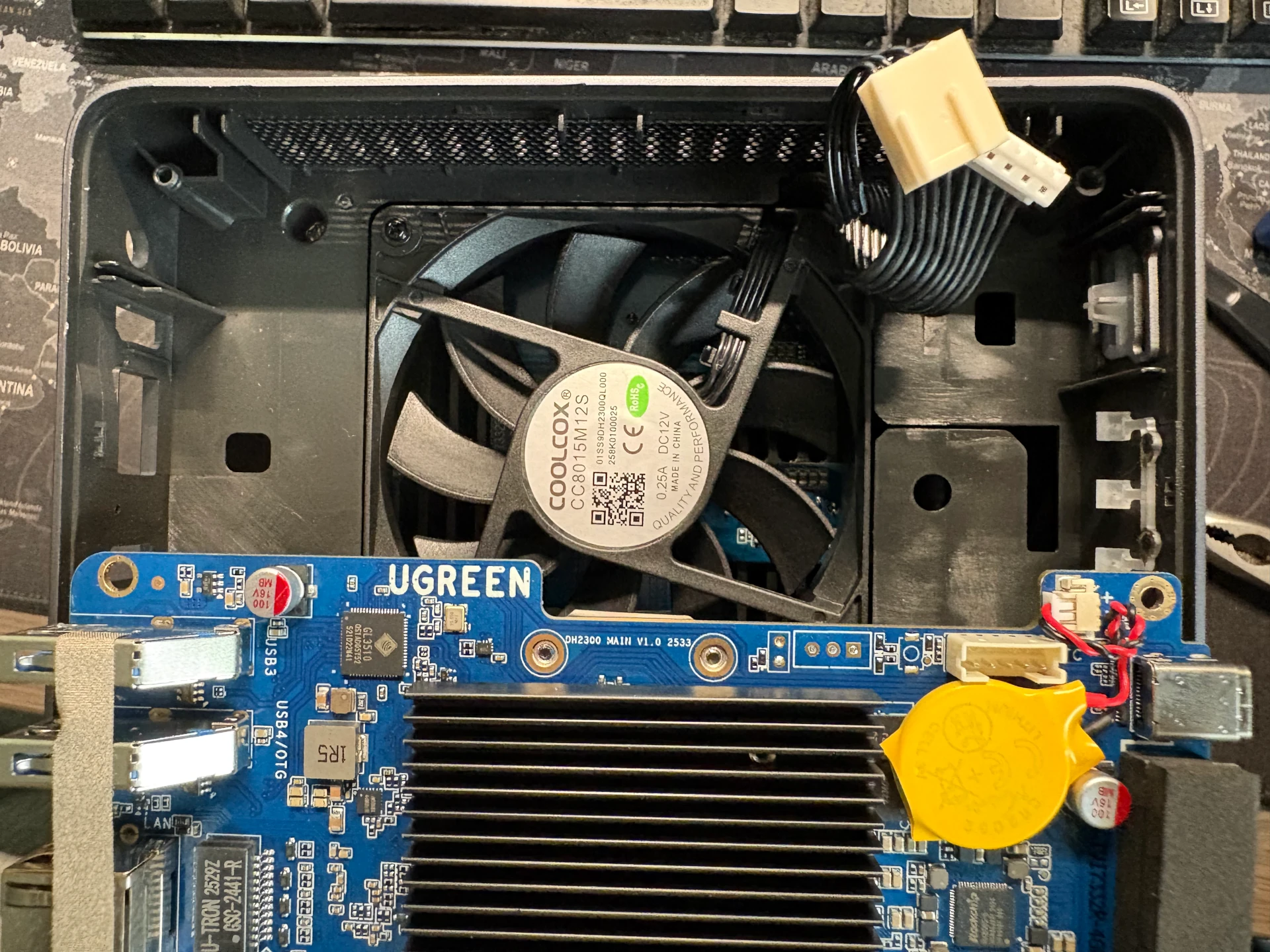 UGREEN DH2300 2 Bay NAS Platine Lüfter